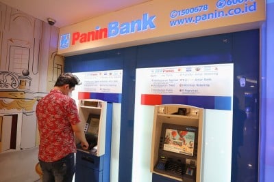 Beda Gerak Kinerja dan Saham Bank Panin (PNBN) 2024