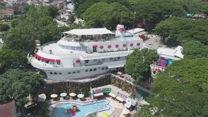 Sensasi Buka Puasa Nuansa Kapal Pesiar dari Kapal Garden Hotel UMM, Minat?