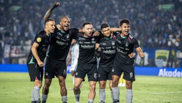 Prediksi Persebaya vs Persib, Bojan Hodak Bawa Kekuatan Penuh!