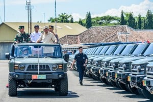 Serah Terima Kendaraan Maung Untuk TNI Polri