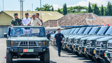 Serah Terima Kendaraan Maung Untuk TNI Polri