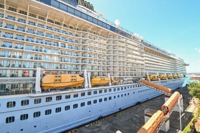 Kapal Anthem Of The Seas bersandar di Bali