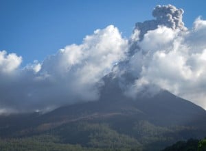 Gunung Lewotobi Laki-laki Kembali Erupsi