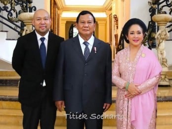 Prabowo Bukber dengan Titiek Soeharto dan Didiet, Netizen: Ciyeeee..