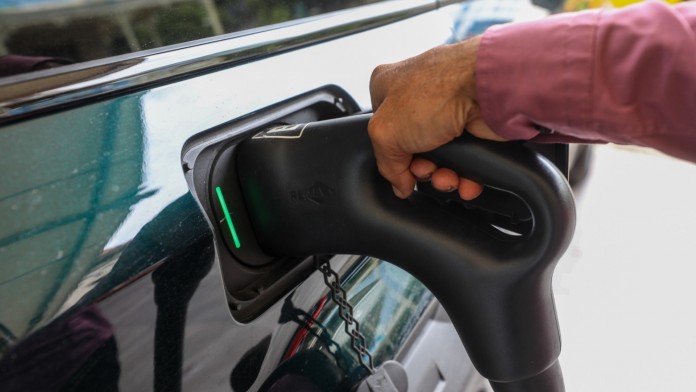 Harga Bekas Terjun Bebas, Prospek Pasar Mobil Listrik Masih Menjanjikan?