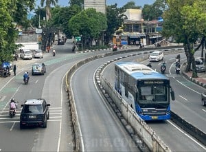 Transjakrta Ijinkan Penumpang Berbuka Puasa di Dalam Perjalanan