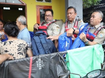 Wagub Rano Karno Sambangi Warga Terdampak Banjir, Ajak Pindah ke Rusun