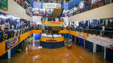 Pasar Cipulir Terendam Banjir Luapan Kali Pesanggrahan