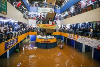 Pasar Cipulir Terendam Banjir Luapan Kali Pesanggrahan