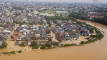 Duh! Rumah Sakit Mitra Bekasi Barat Kena Banjir, Petugas Evakuasi Alat