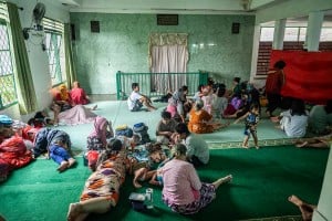 Ribuan Warga Jakarta Mengungsi Akibat Banjir