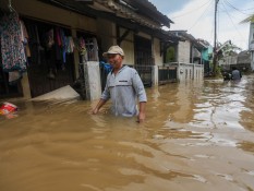 Banjir Jabodetabek Belum Surut, Sejumlah Wilayah Masih Tergenang