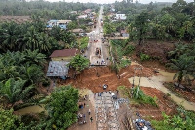 Jalan Lintas Sumatra di Jambi Amblas dan Belum Bisa Dilintasi Kendaraan