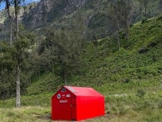 Arei Bangun Shelter Emergency dan Toilet Kering di Gunung Rinjani