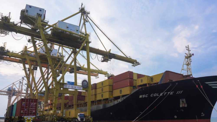 Februari, Arus Peti Kemas di PT Terminal Petikemas Surabaya Naik 3,82%
