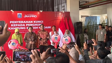 Lanjutkan Program Anies, Pram-Doel Serahkan Kunci untuk Warga Kampung Susun Bayam