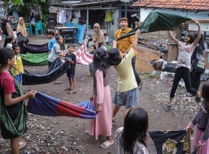 Permainan Tradisional Menggunakan Sarung