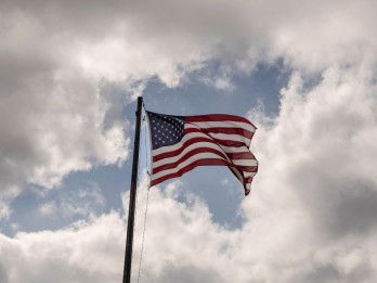 Trump Bakal Tinjau Akun Medsos Para Imigran untuk Tinggal di AS