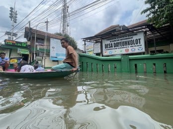 Derita Warga Dayeuhkolot Kabupaten Bandung, Sahur hingga Berbuka di Tengah Kepungan Banjir