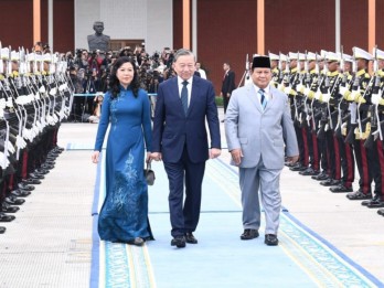 Prabowo Lepas Sekjen Partai Komunitas Vietnam To Lam di Bandara Halim