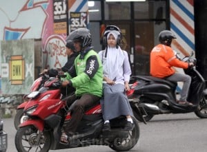 Penerimaan Gojek Menurun