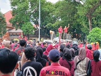 Tidak Ada Kompensasi untuk Ribuan Buruh di Cirebon yang Terkena PHK