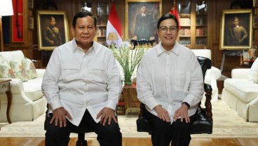 Senyum Sri Mulyani saat Ditanya Kabar Mundur dari Kabinet Prabowo