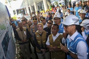 Menteri ESDM Tinjau SPKLU di Pelabuhan Merak