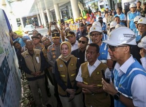 Menteri ESDM Tinjau SPKLU di Pelabuhan Merak