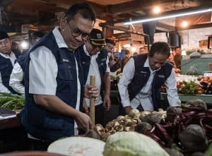 Pengecekan Harga Bahan Pokok dan Kampanye Kelola Sampah Pasar