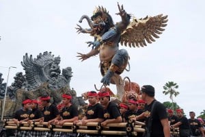 Kemeriahan Festival Ogoh-Ogoh Singasana 2025 di Tabanan Bali