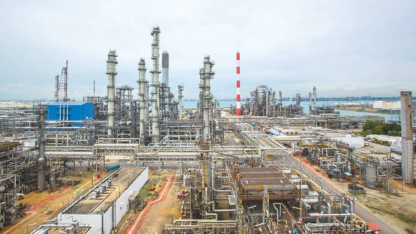 Shell's integrated petrochemical complex on Pulau Bukom, Singapore. Chandra Asri’s Shell refinery acquisition boosts ethylene production, positioning it as a Southeast Asia leader. /TPIA