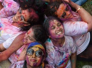 Kemeriahan Festival Holi di Kota Medan