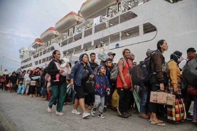 Ribuan Pemudik Mulai Meninggalkan Ternate Menggunakan Kapal Laut