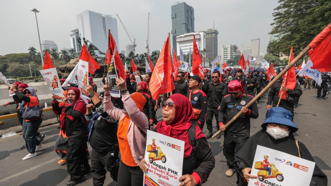 Sejumlah buruh melakukan aksi di kawasan Patung Kuda, Jakarta, Rabu (3/7/2024)JIBI/Bisnis/Fanny Kusumawardhani DEMO TOLAK PHK BURUH