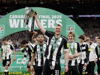Minggu Istimewa Dan Burn, Masuk Timnas Inggris, Bawa Newcastle Juara Carabao Cup