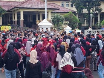 Gelombang Protes PHK Buruh Pabrik Tekstil di Cirebon Berlanjut