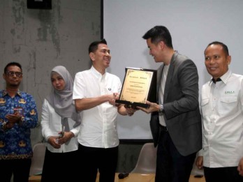 Lini Bisnis Kalla Group Mulai Gunakan Listrik Bersih, Target Pasang PLTS Atap 1,2 GW