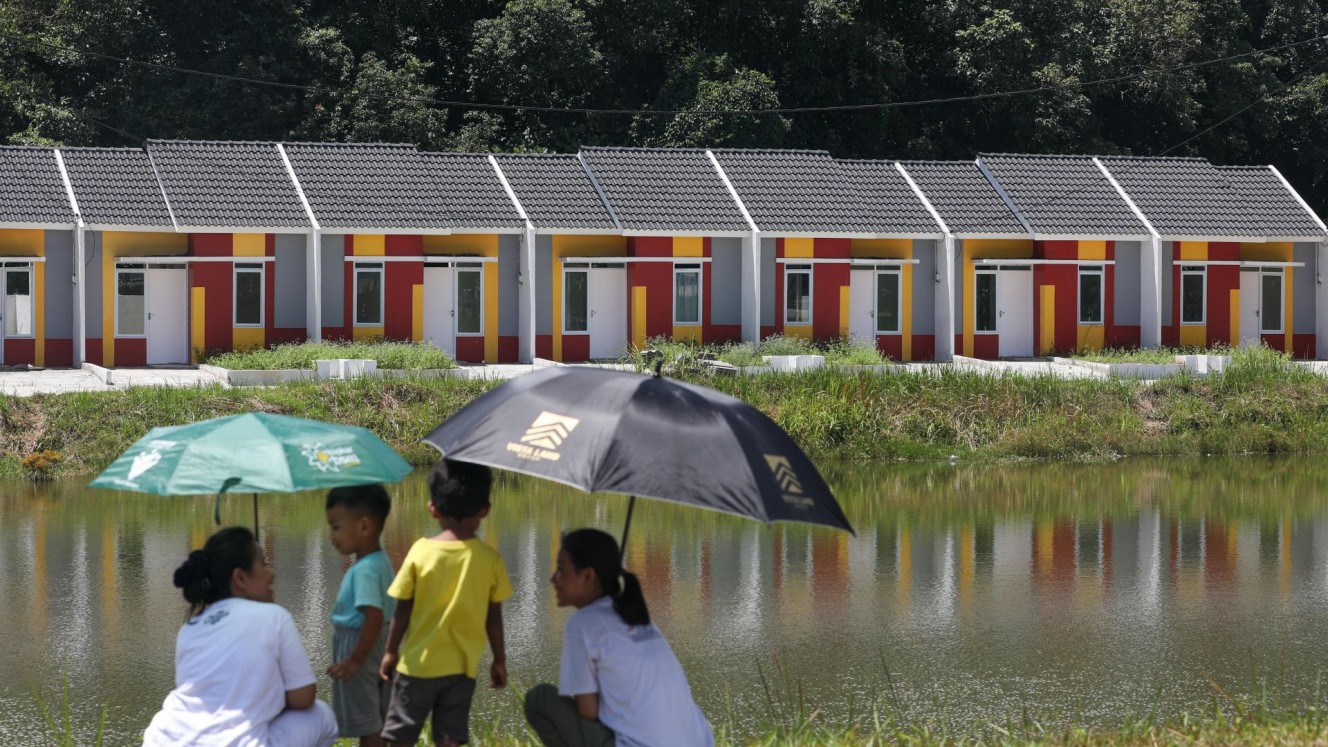 Residents are active in one of the subsidized housing complexes in Bogor, West Java on Sunday (11/2/2024). - Bisnis/Himawan L Nugraha
