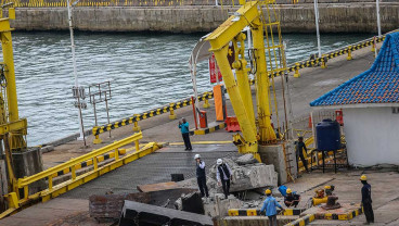 Jembatan di Dermaga Eksekutif Pelabuhan Merak Rusak Ditabrak Kapal