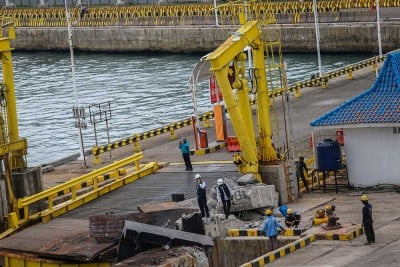 Jembatan di Dermaga Eksekutif Pelabuhan Merak Rusak Ditabrak Kapal