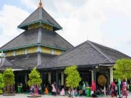 Wisata Religi ke Malam Wali Songo untuk Ngabuburit