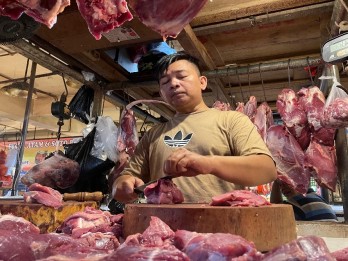 Pedagang Mengeluh Sepi Pembeli Imbas Harga Daging Sapi Makin Mahal