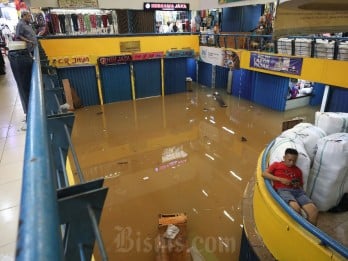 Banjir Jakarta Meluas: 34 RT Tergenang, Ketinggian Air Capai 2,5 Meter