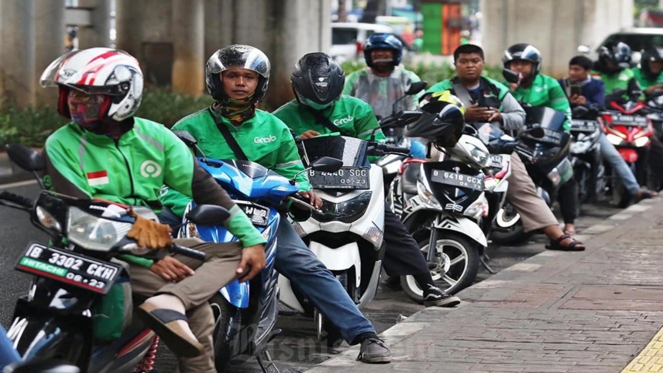 Pengemudi ojek online menunggu penumpang di kawasan Mayestik, Jakarta, Rabu (18/3/2020). Bisnis/Eusebio Chrysnamurti