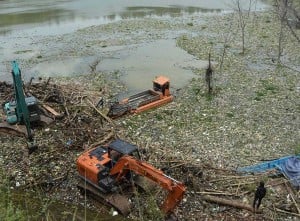 Bendungan Leuwikeris di Ciamis Dipenuhi Sampah Rumah Tangga