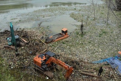 Bendungan Leuwikeris di Ciamis Dipenuhi Sampah Rumah Tangga