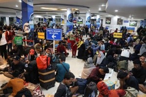 Ribuan Pemudik di Makassar Naik Kapal Laut Menuju Surabaya