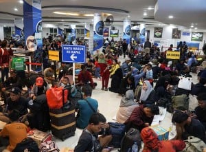 Ribuan Pemudik di Makassar Naik Kapal Laut Menuju Surabaya