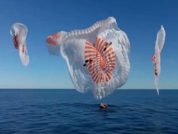 Detik-detik Dua Astronot Mendarat di Laut Setelah 9 Bulan di Luar Angkasa
